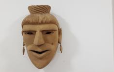 Máscara com brincos