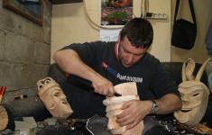 Adão Almeida na sua oficina.