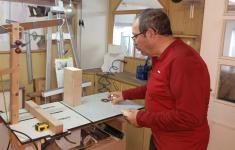 José Llamas en su taller