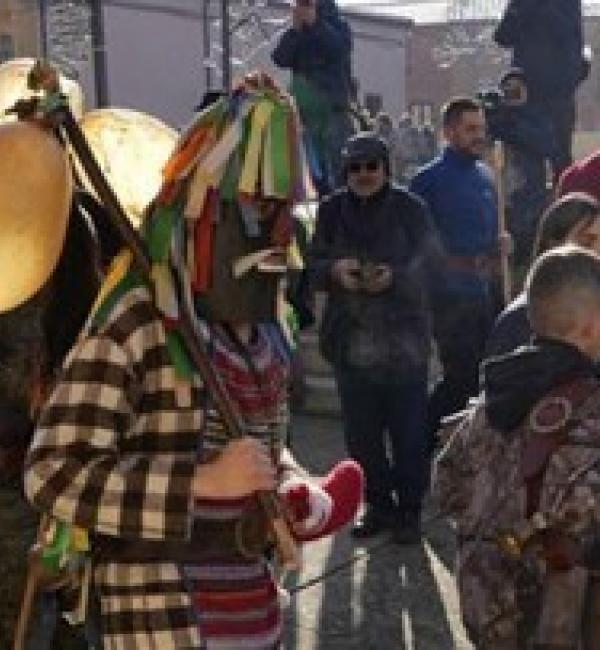 Sanzoles se enmascara